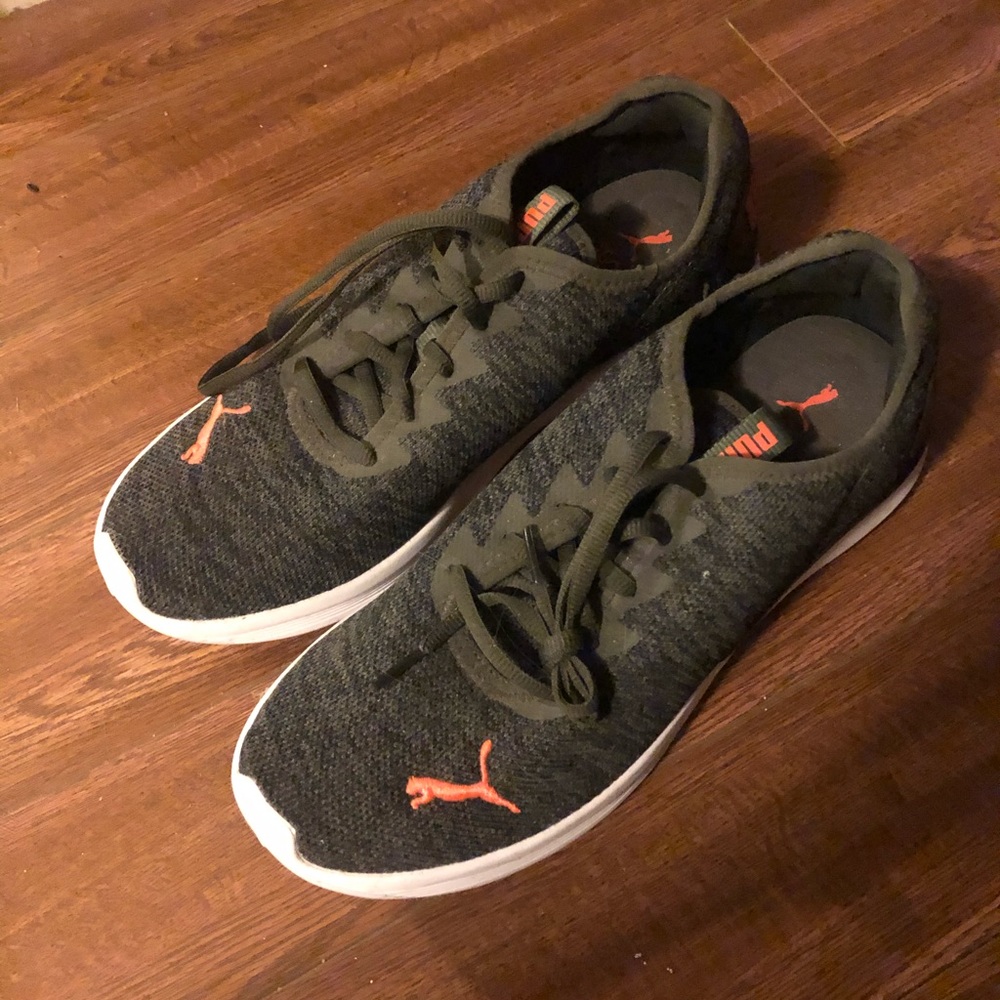 NWOT Puma running shoes